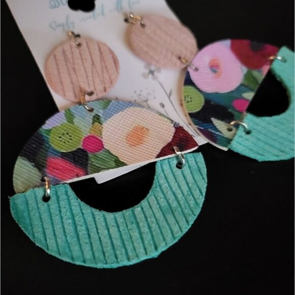 NWT SimpliCity Unique Handcrafted Women's Dangle Earrings Leather Drop - Picture 2 of 3